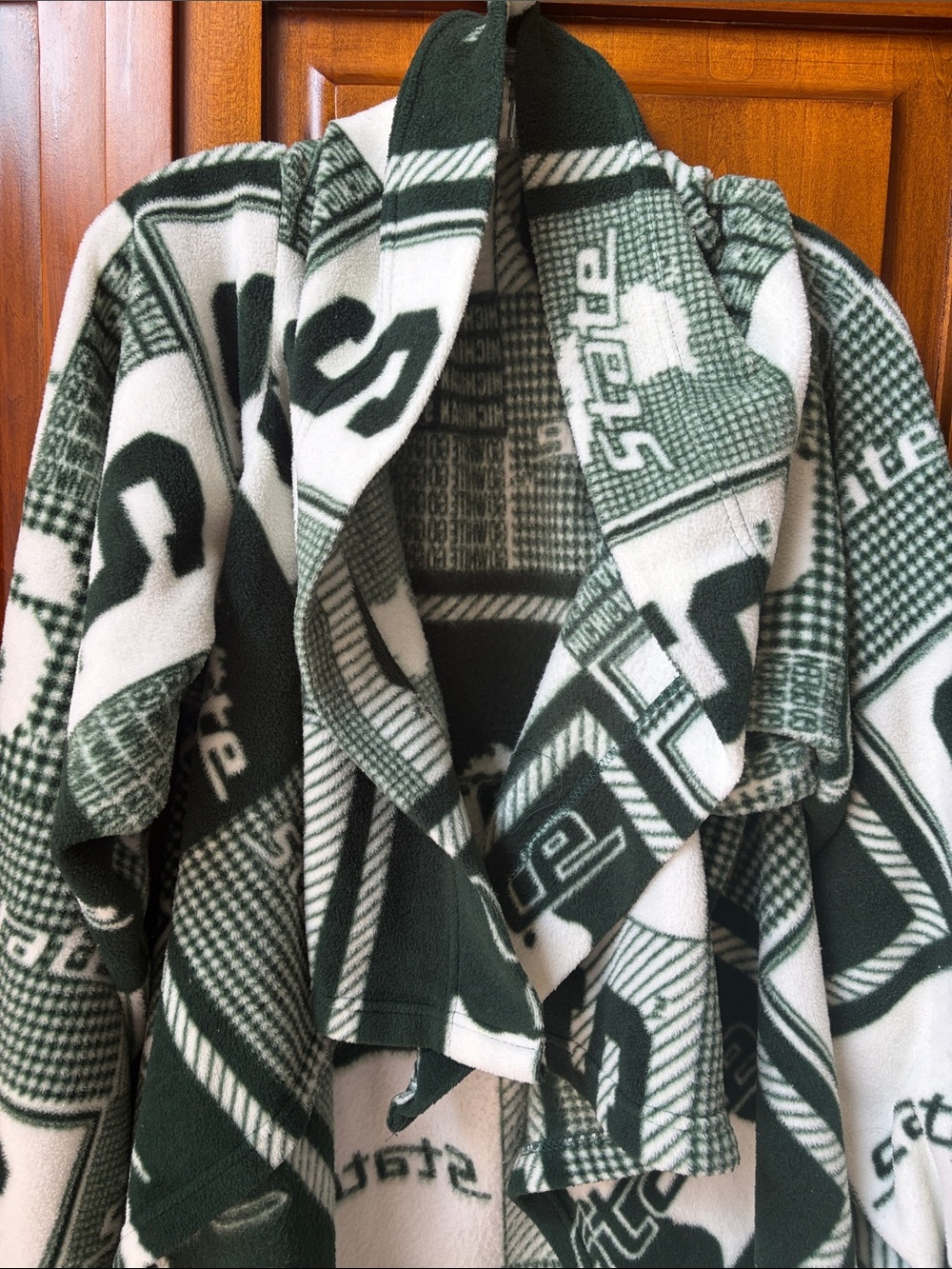 Michigan State Snuggie - Picture 4 of 5